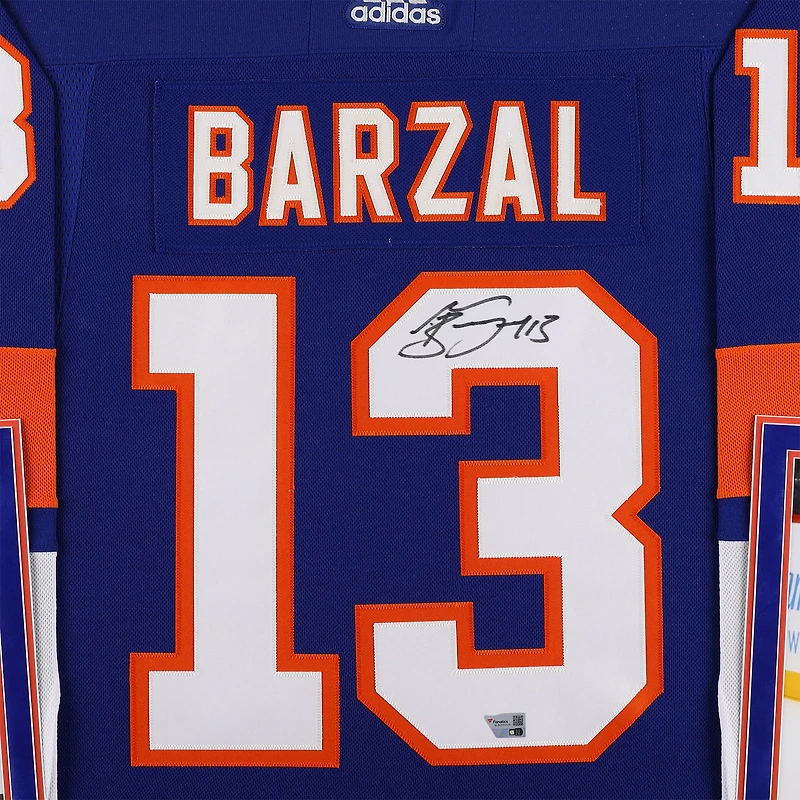 V106832 Isndrs Mathew Barzal New York Islanders Maillot authentique Adidas bleu autographié encadré de luxe 13 Mathew Barzal AUT FR HK JERSEY 45603 AUTJERHOC FRJRHB0039