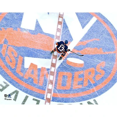 Photographie aérienne du maillot bleu non signé de Mathew Barzal des Islanders New York