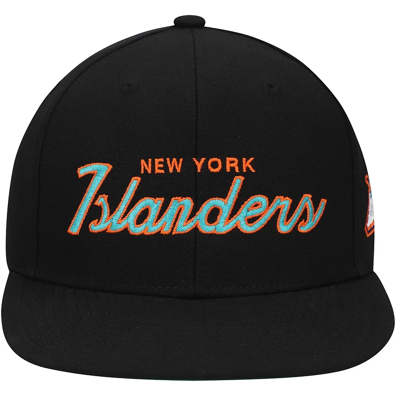 Casquette Snapback noire Mitchell & Ness pour hommes des Islanders de New York Core Team Script 2.0