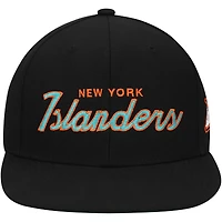 Casquette Snapback noire Mitchell & Ness pour hommes des Islanders de New York Core Team Script 2.0