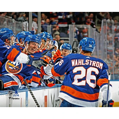 Oliver Wahlstrom, joueur non signé des Islanders de New York, célèbre un but