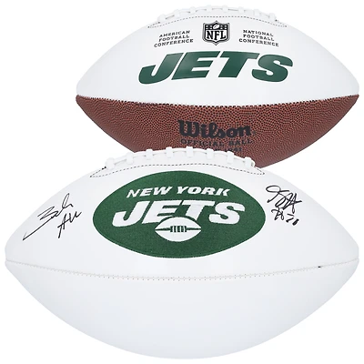 Ballon de football Wilson White Panel autographié par Breece Hall et Braelon Allen des Jets de New York