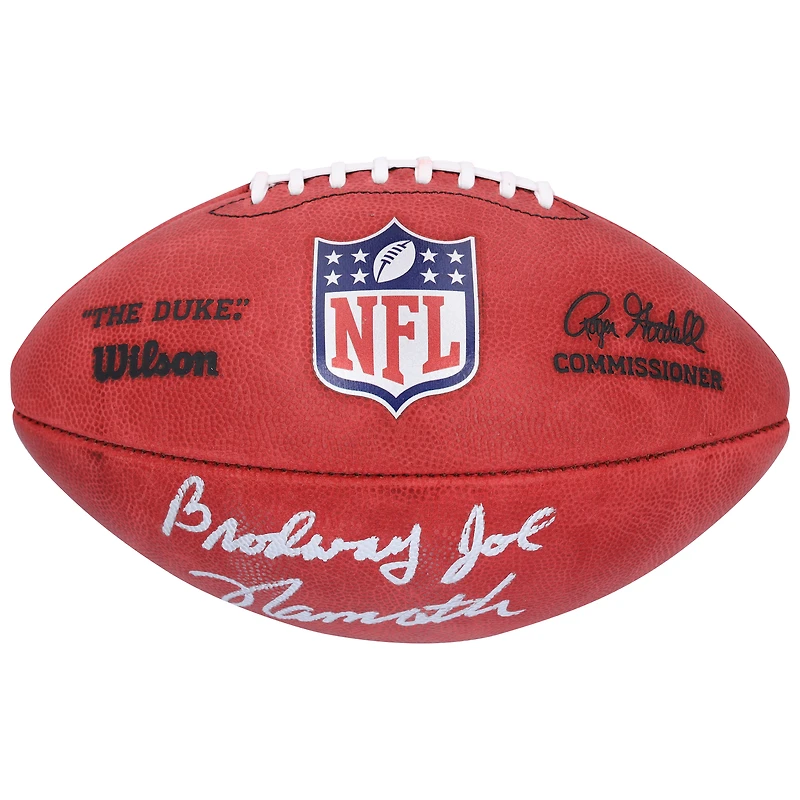 Ballon de football Wilson Duke en couleur, autographié par Joe Namath des New York Jets, avec inscription sur son surnom, surnom « Broadway ».