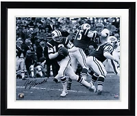 Joe Namath New York Jets Autographed 16" x 20" Black & White Scramble Photograph