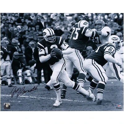 Joe Namath New York Jets Autographed 16" x 20" Black & White Scramble Photograph