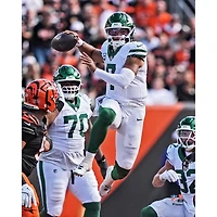 Justin Fields New York Jets Unsigned 2025 Week 8 Jump Pass Vertical Photograph