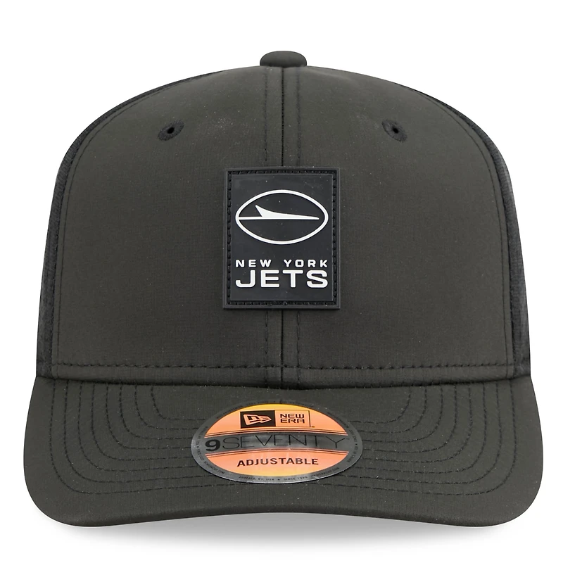 Casquette ajustable noire New Era 9SEVENTY Trucker des New York Jets 2025 Sideline pour homme