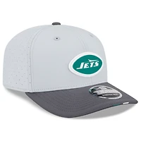 Casquette ajustable New Era 9SEVENTY grise/graphite pour homme, camp d'entraînement NFL 2025 des New York Jets