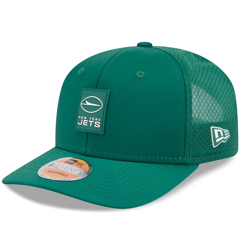 Men's New Era Green New York Jets 2025 Sideline 9SEVENTY Trucker Adjustable Hat