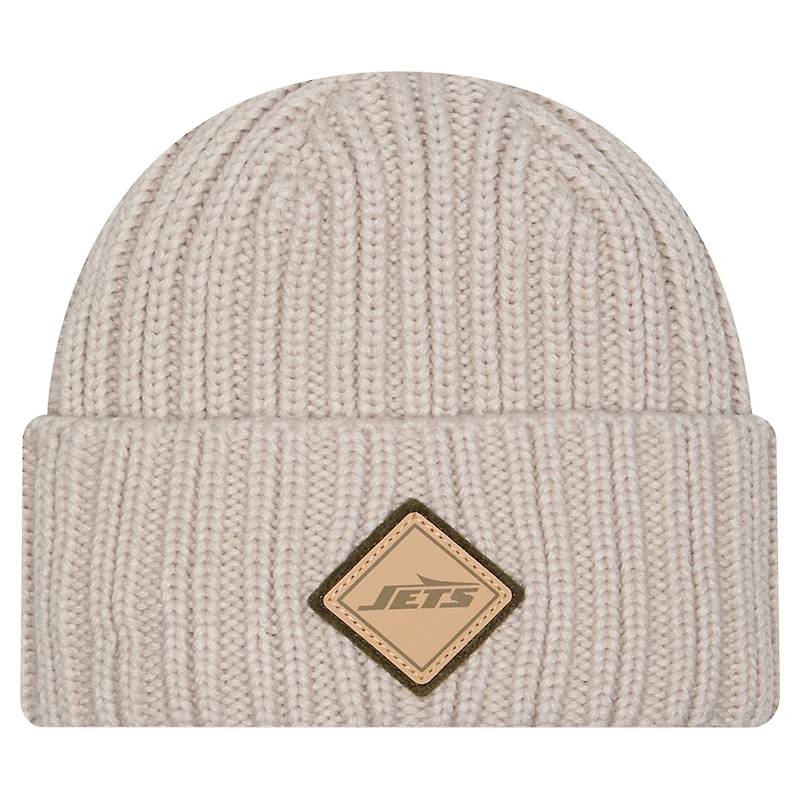 Bonnet en tricot à revers beige clair New Era pour homme avec logo appliqué des New York Jets