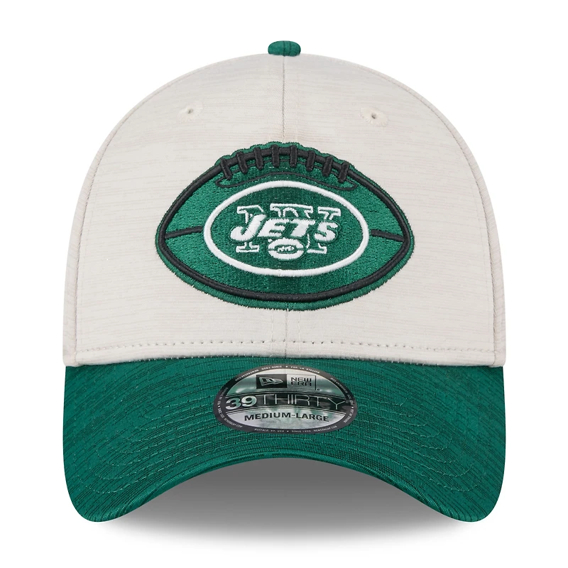Casquette flexible New Era Stone/Green York Jets 2024 Sideline Historic 39THIRTY pour hommes