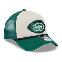 Casquette réglable de camionneur A-Frame New Era Stone/Green New York Jets 2024 Sideline Historic 9FORTY pour hommes