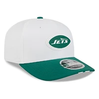 Casquette ajustable New Era 9SEVENTY pour homme, blanche/verte, du camp d'entraînement NFL 2025 des New York Jets