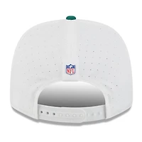 Casquette ajustable New Era 9SEVENTY pour homme, blanche/verte, du camp d'entraînement NFL 2025 des New York Jets