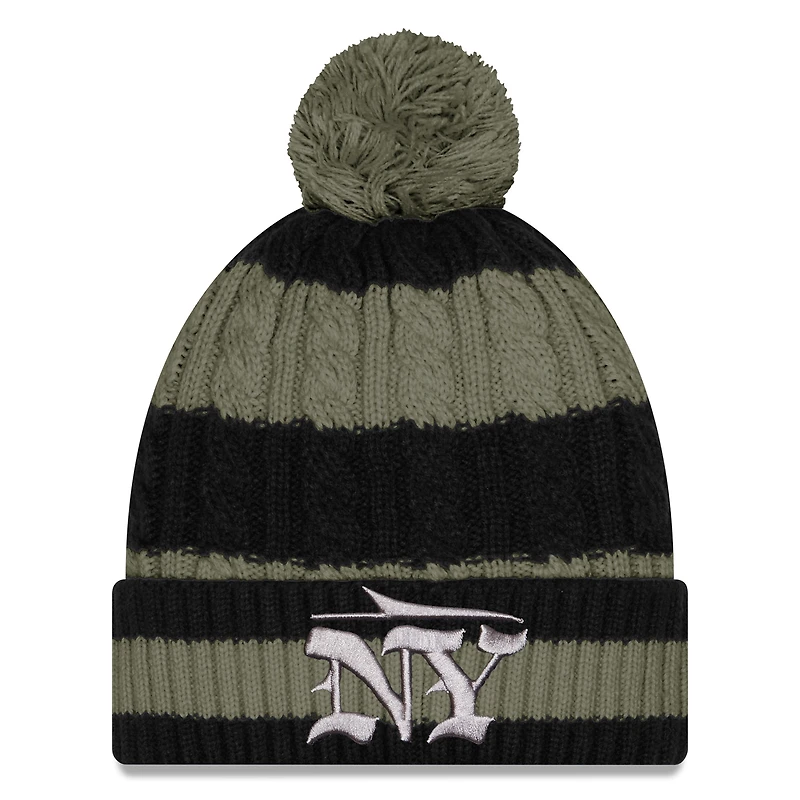Bonnet en tricot tressé à revers avec pompon New Era Gotham Green New York Jets 2025 Rivalries Collection pour femme