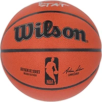 Ballon de basket-ball d'intérieur/extérieur Wilson Authentic Series autographié par Amar'e Stoudemire des New York Knicks avec inscription « S.T.A.T. »