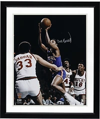 Dick Barnett New York Knicks Autographed 16" x 20" Shooting vs. Bucks Photograph