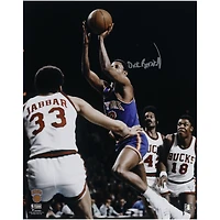 Photo dédicacée de Dick Barnett (New York Knicks) - Match contre les Bucks (40,6 x 50,8 cm)