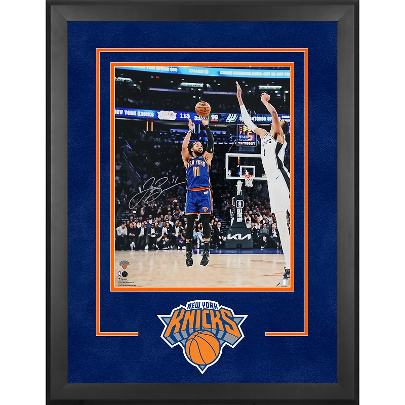 Photographie encadrée de luxe autographiée de Jalen Brunson, New York Knicks, 16" x 20" lors du match de tir contre Victor Wembanyama