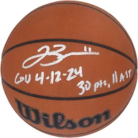 Ballon de basket dédicacé par Jalen Brunson, des New York Knicks, lors du match contre les Brooklyn Nets le 12 avril 2024, avec plusieurs inscriptions.