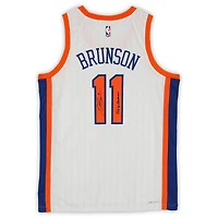 Maillot Nike City Edition Swingman blanc dédicacé par Jalen Brunson des New York Knicks pour la saison 2024-25 avec inscription « NY or Nowhere »