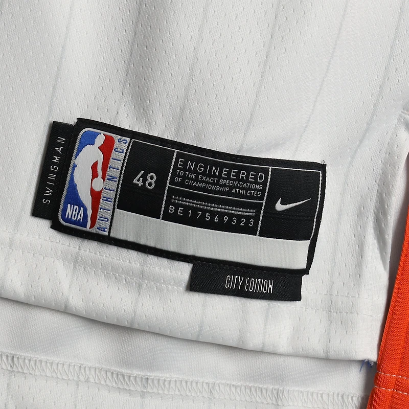 Maillot Nike City Edition Swingman blanc dédicacé par Jalen Brunson des New York Knicks pour la saison 2024-25 avec inscription « NY or Nowhere »