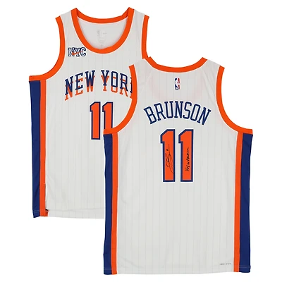 Maillot Nike City Edition Swingman blanc dédicacé par Jalen Brunson des New York Knicks pour la saison 2024-25 avec inscription « NY or Nowhere »