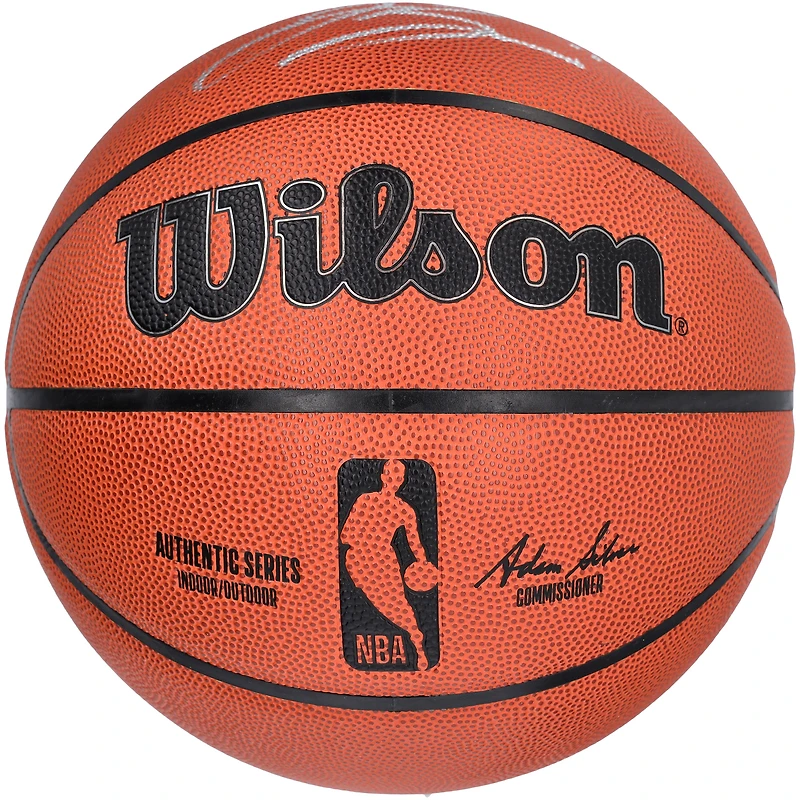 Ballon de basket-ball d'intérieur/extérieur Wilson Authentic Series autographié par Jalen Brunson des New York Knicks