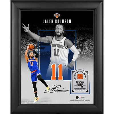 Collage encadré 11" x 14" avec la signature fac-similé de Jalen Brunson (New York Knicks) et un morceau de ballon de basket utilisé en match - Version 2 - Édition limitée à 250 exemplaires