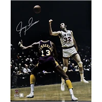 Photo dédicacée de Jerry Lucas (New York Knicks) - 40,6 x 50,8 cm (16 x 20 pouces) - Passe contre les Los Angeles Lakers