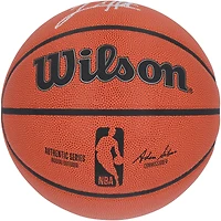 Ballon de basket-ball d'intérieur/extérieur Wilson Authentic Series autographié par Josh Hart des New York Knicks