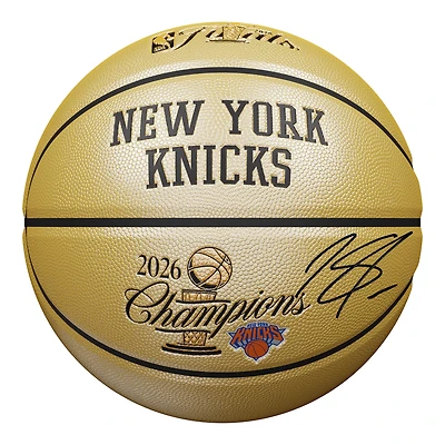 Ballon de basket-ball Wilson Champions Logo doré, autographié par Karl-Anthony Towns, des New York Knicks, champions des finales NBA 2026.