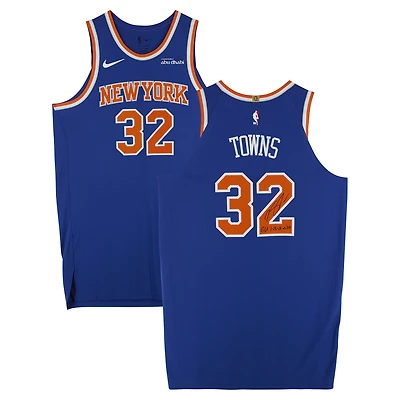 Maillot bleu n° 32 des New York Knicks, porté et autographié par Karl-Anthony Towns lors du match contre les Toronto Raptors le 28 janvier 2026, avec l'inscription « GU 1-28-26 vs TOR » - Taille 54+6