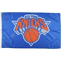 Drapeau Wincraft autographié par Karl-Anthony Towns des New York Knicks (91 x 152 cm)