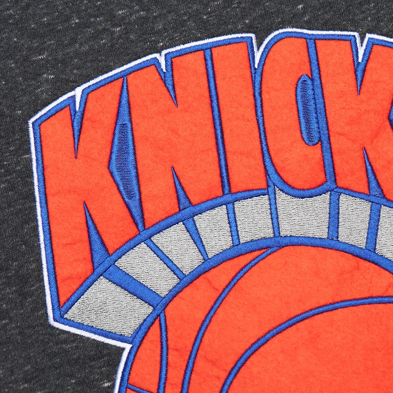 Sweat-shirt délavé à la neige Hardwood Classics Collection Blackout des New York Knicks pour homme