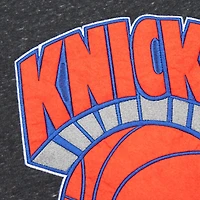Sweat-shirt délavé à la neige Hardwood Classics Collection Blackout des New York Knicks pour homme