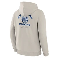 Sweat à capuche premium manches longues pour homme Fanatics Off White New York Knicks Crossover Collection Blocked Shot