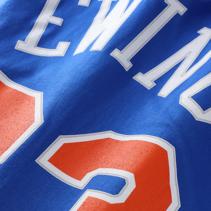 T-shirt pour homme Mitchell & Ness Patrick Ewing Blue New York Knicks Hardwood Classics avec nom et numéro