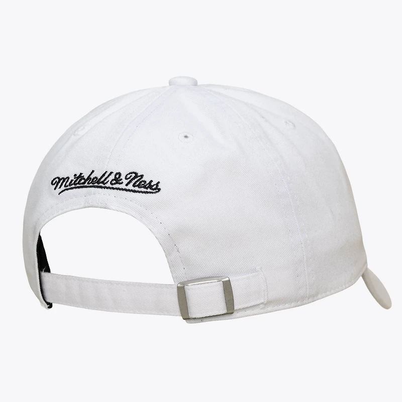 Men's Mitchell & Ness White New York Knicks Apple Bite 1904 Adjustable Dad Hat