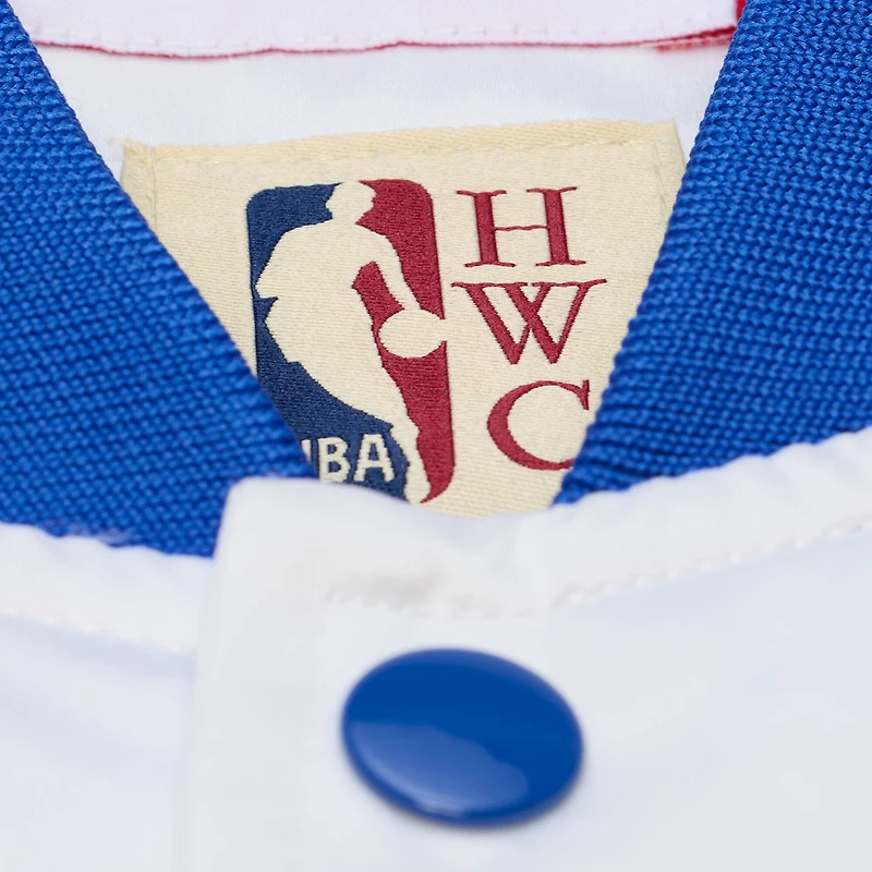 Veste légère en satin à boutons-pression Mitchell & Ness blanche New York Knicks pour homme