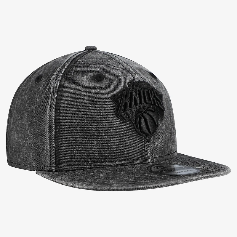 Men's New Era Black New York Knicks Washed Tonal 9FIFTY Snapback Hat