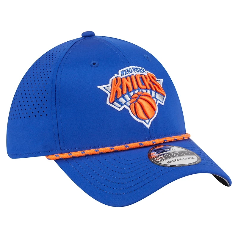 Casquette New Era bleue York Knicks Featherweight Poly Rope Flex 39Thirty pour homme