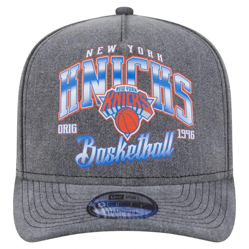 Casquette New Era 9FIFTY pré-courbée à visière rabattable, couleur anthracite, des New York Knicks