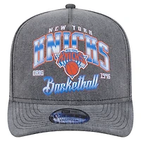 Casquette New Era 9FIFTY pré-courbée à visière rabattable, couleur anthracite, des New York Knicks