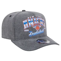 Casquette New Era 9FIFTY pré-courbée à visière rabattable, couleur anthracite, des New York Knicks
