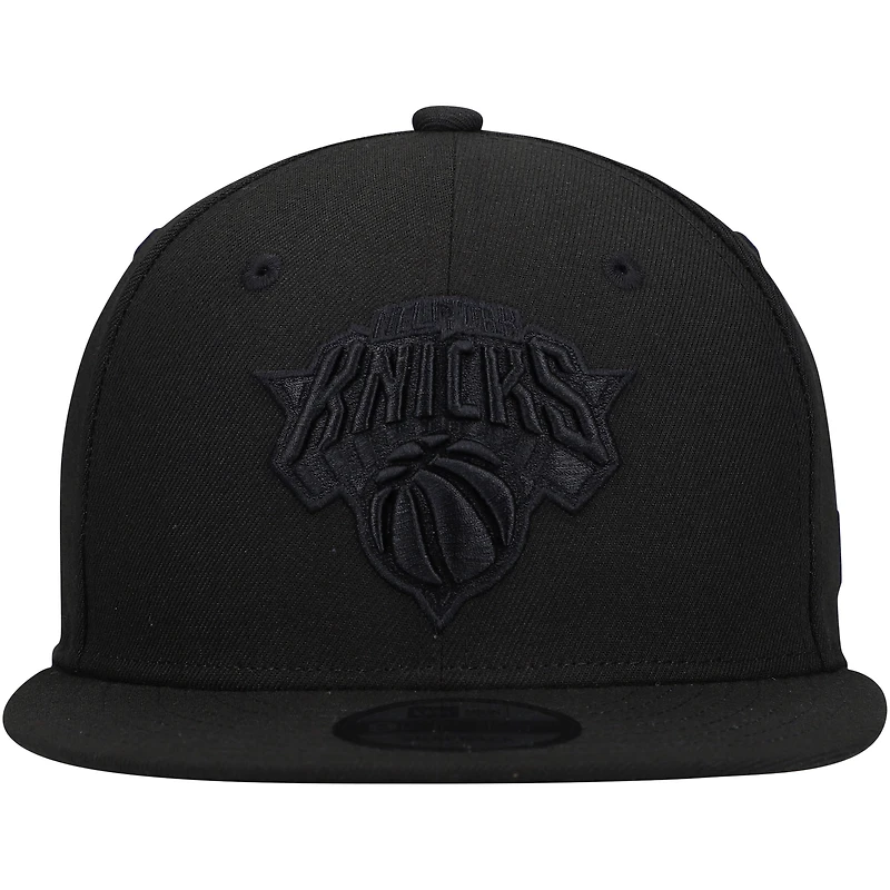 Men's New Era New York Knicks Black On Black 9FIFTY Snapback Hat