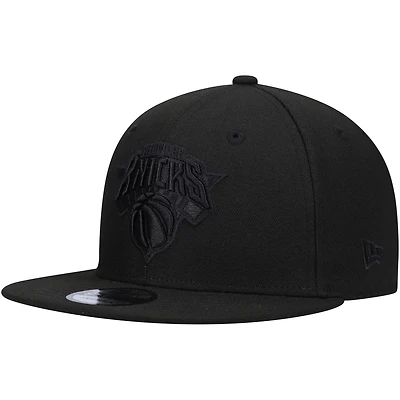 Men's New Era New York Knicks Black On Black 9FIFTY Snapback Hat