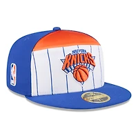 Casquette ajustée New Era 59FIFTY blanche/bleue pour homme, York Knicks, NBA 2025 Tip Off Split Panel