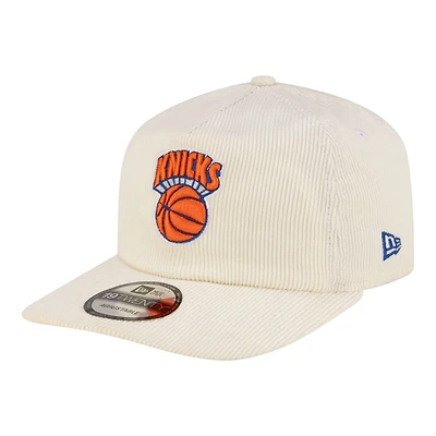 Casquette ajustable New Era blanche New York Knicks 19TWENTY années 80 en velours côtelé chromé