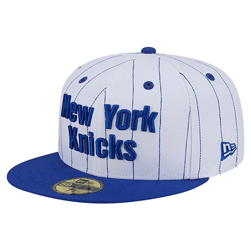 Casquette ajustée New Era 59FIFTY blanche à rayures fines avec logo York Knicks pour homme